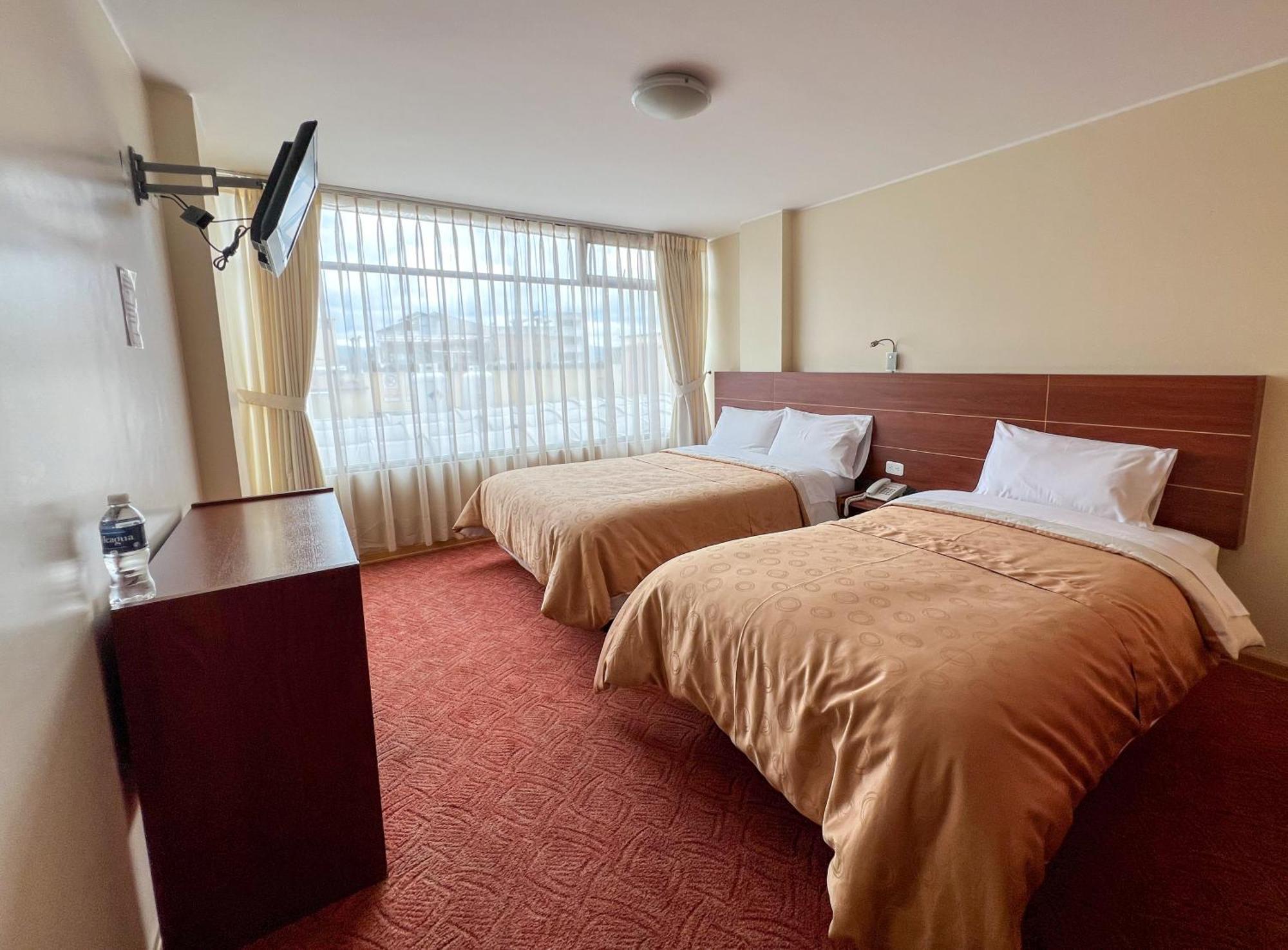 Hotel Flor De Los Andes Tulcán Eksteriør bilde