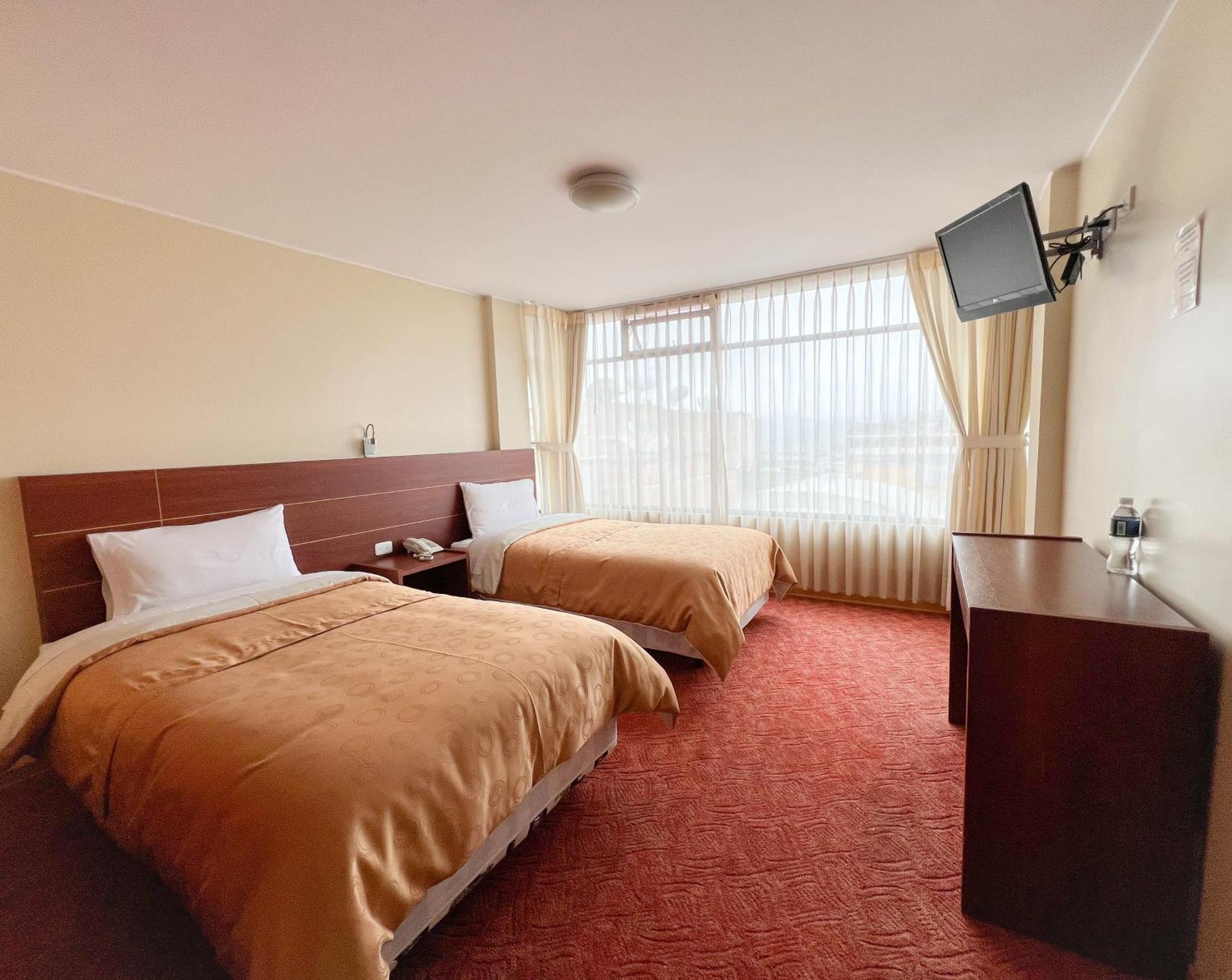 Hotel Flor De Los Andes Tulcán Eksteriør bilde