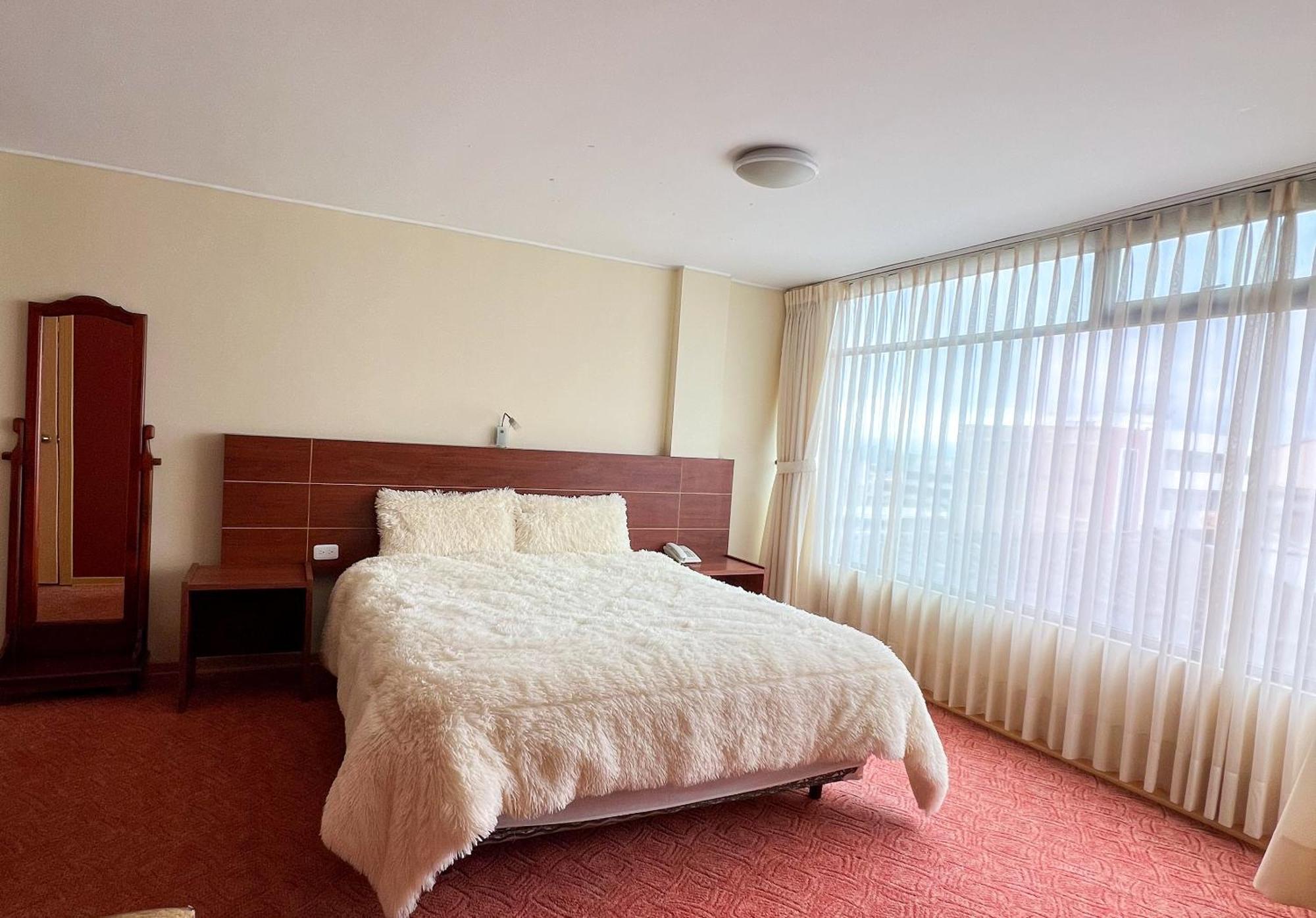 Hotel Flor De Los Andes Tulcán Eksteriør bilde